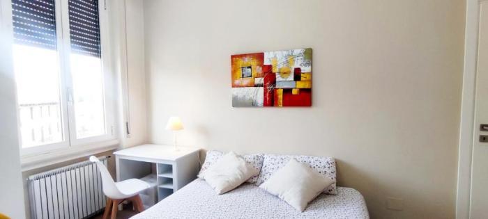 2 Bedroom Gem Near Milano Centrale Fast Wi Fi Kademy House Oda fotoğraf