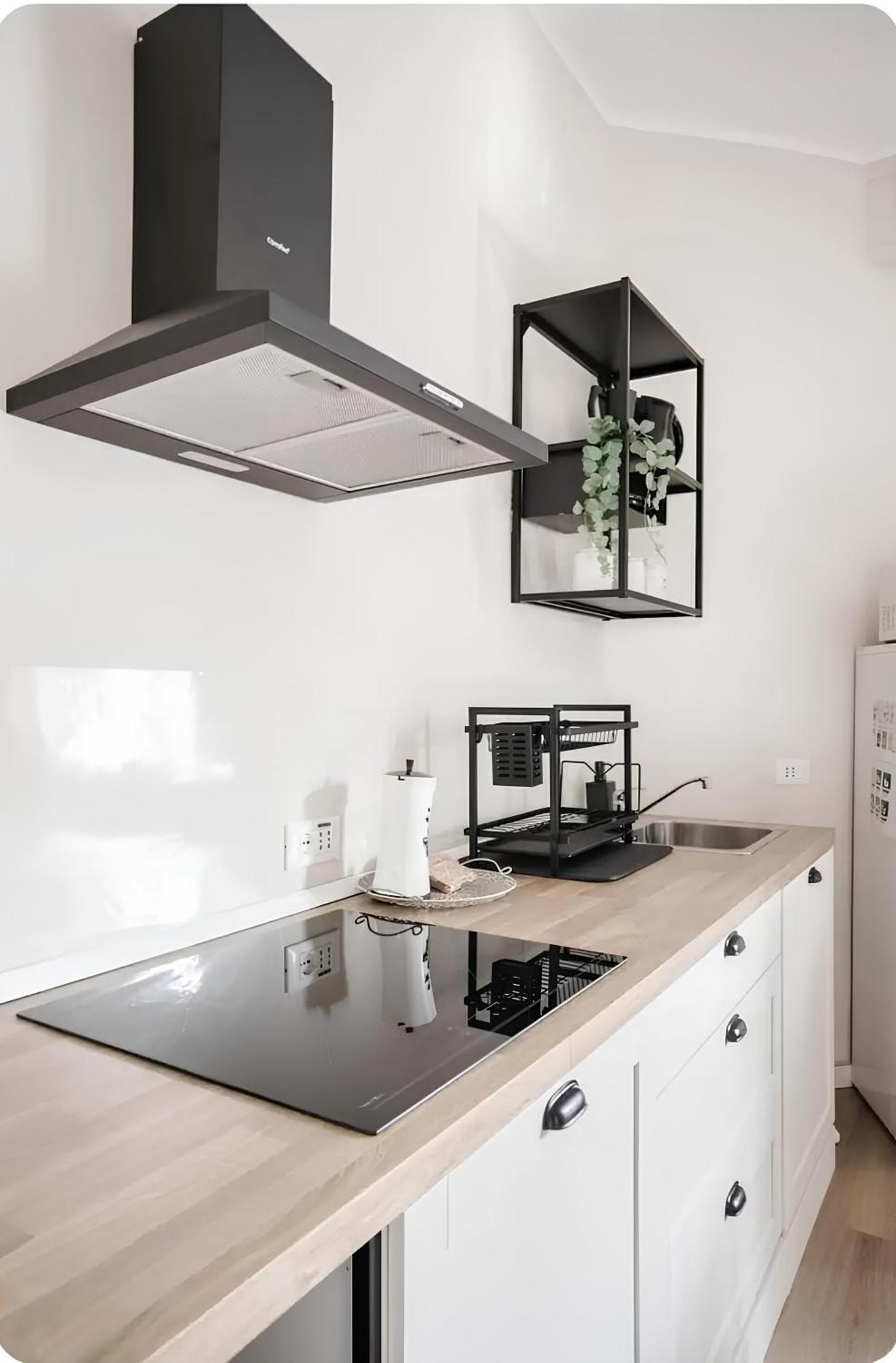 2 Bedroom Gem Near Milano Centrale Fast Wi Fi Kademy House Dış mekan fotoğraf